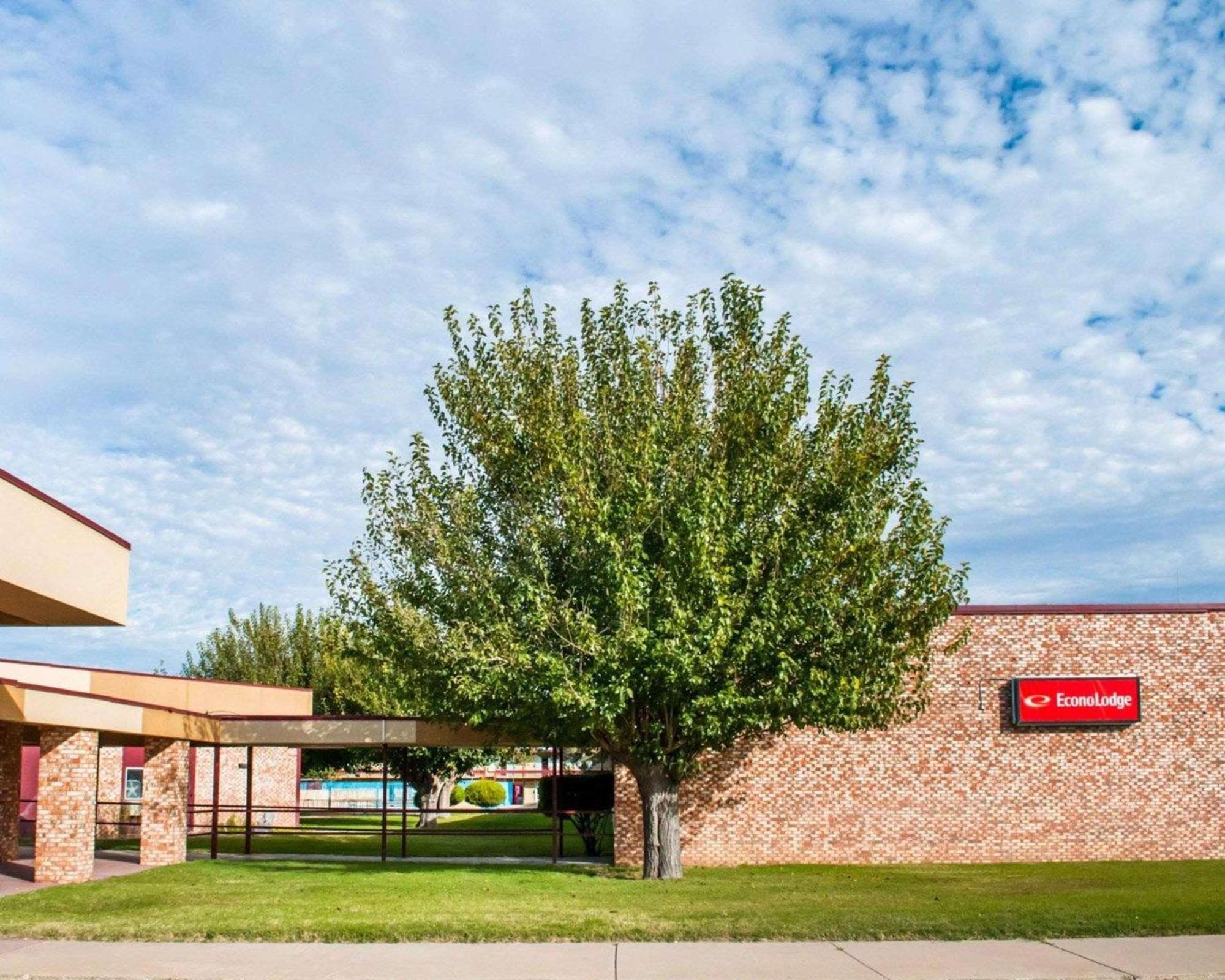 Econo Lodge Carlsbad Caverns Area Exterior photo
