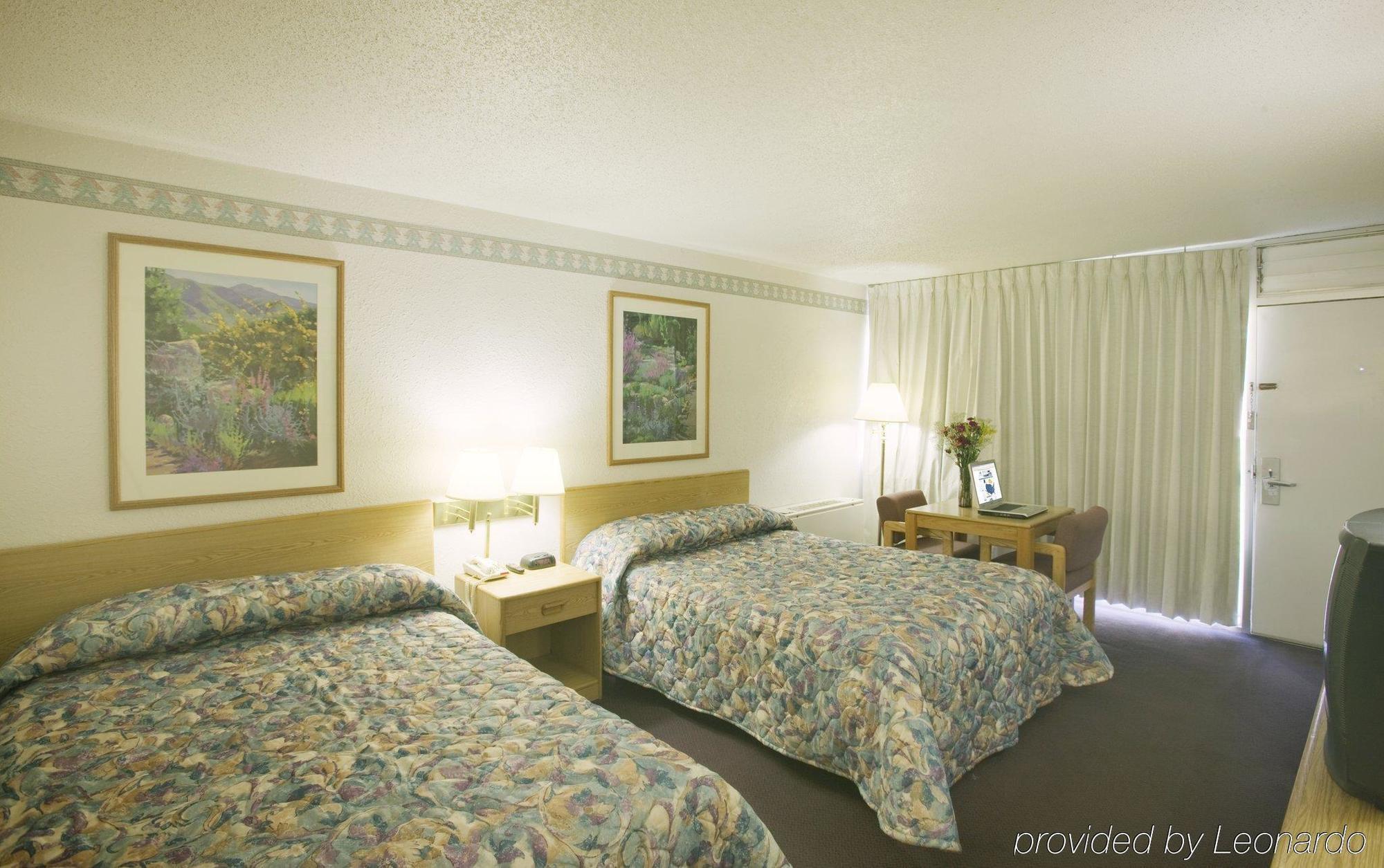 Econo Lodge Carlsbad Caverns Area Room photo